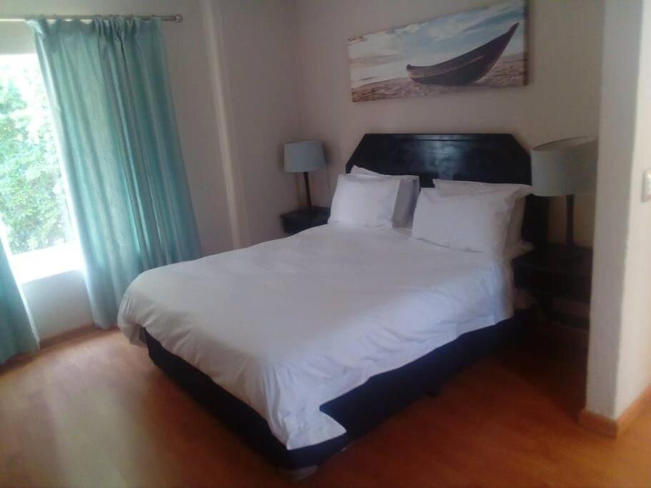 Daisy St -One Bedroom Apartment Johannesburg Esterno foto