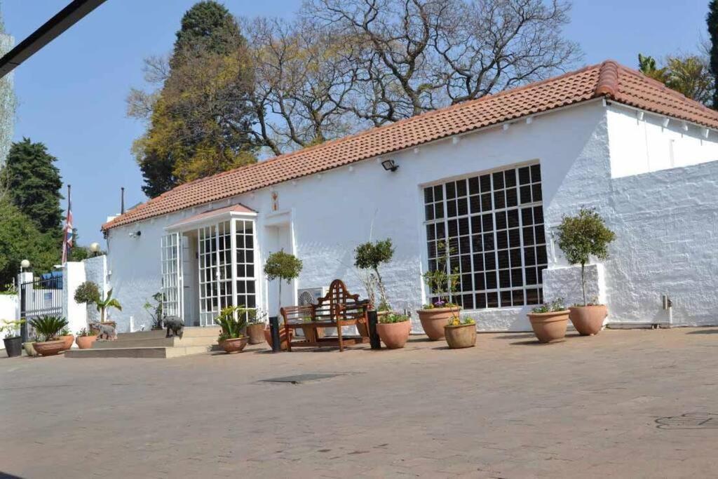 Daisy St -One Bedroom Apartment Johannesburg Esterno foto