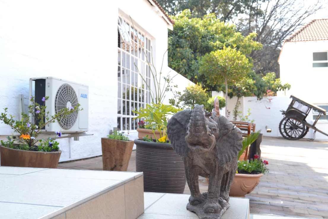 Daisy St -One Bedroom Apartment Johannesburg Esterno foto