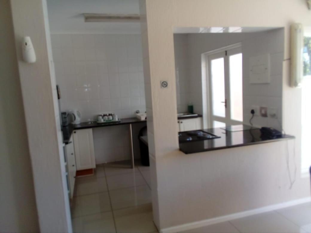 Daisy St -One Bedroom Apartment Johannesburg Esterno foto