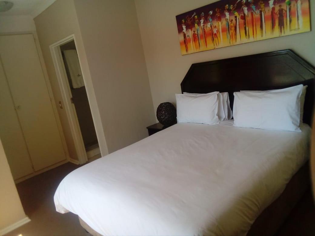 Daisy St -One Bedroom Apartment Johannesburg Esterno foto
